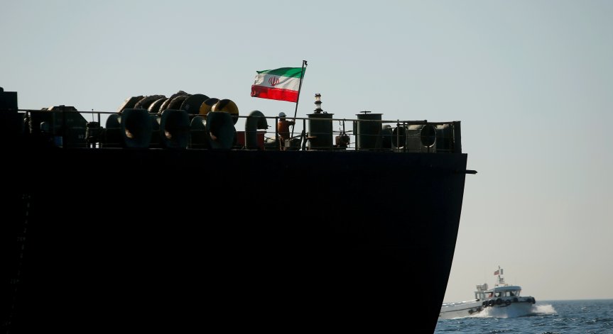 Ракети удариха ирански петролен танкер край Саудитска Арабия