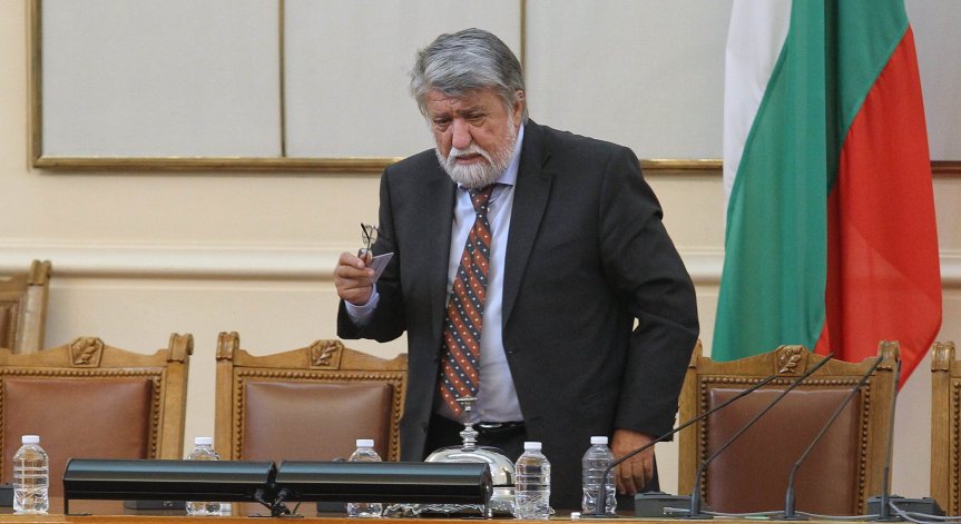 Вежди Рашидов отново е най-възрастният депутат, ще открие първото заседание на 49-ото НС