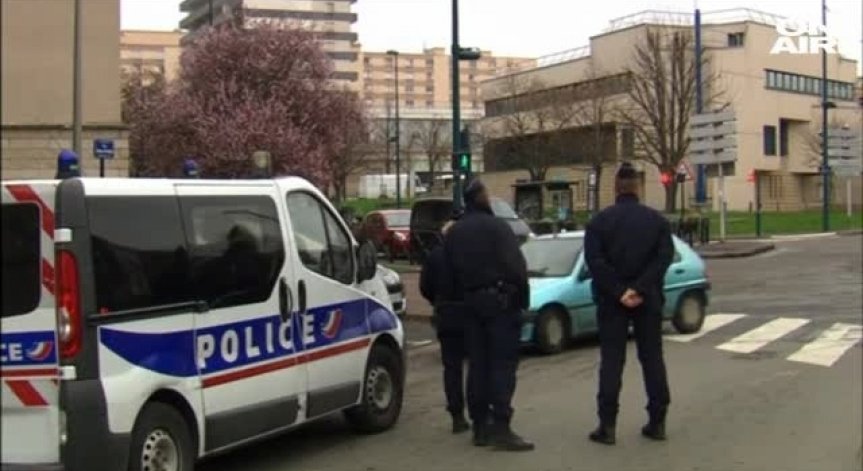 Поредна нощ на сблъсъци в Париж 