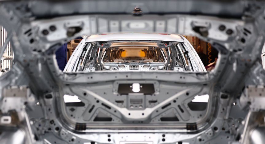 Mercedes и BMW влязоха в тежък конфликт с доставчици на части