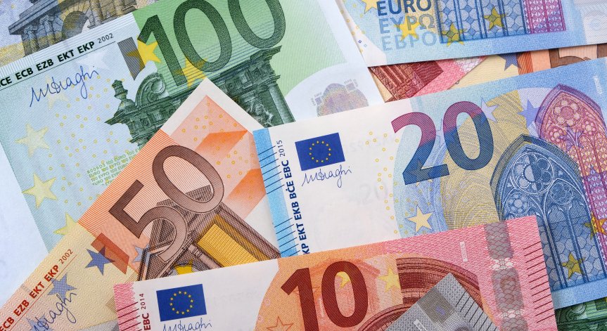 За месец в Еврозоната България изтегли €300 млн. дълг