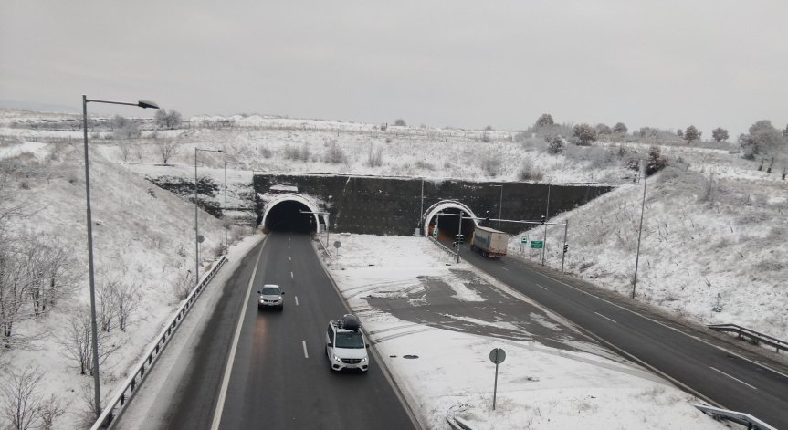 475 снегорина чистят до асфалт пътищата в страната (+СНИМКИ)