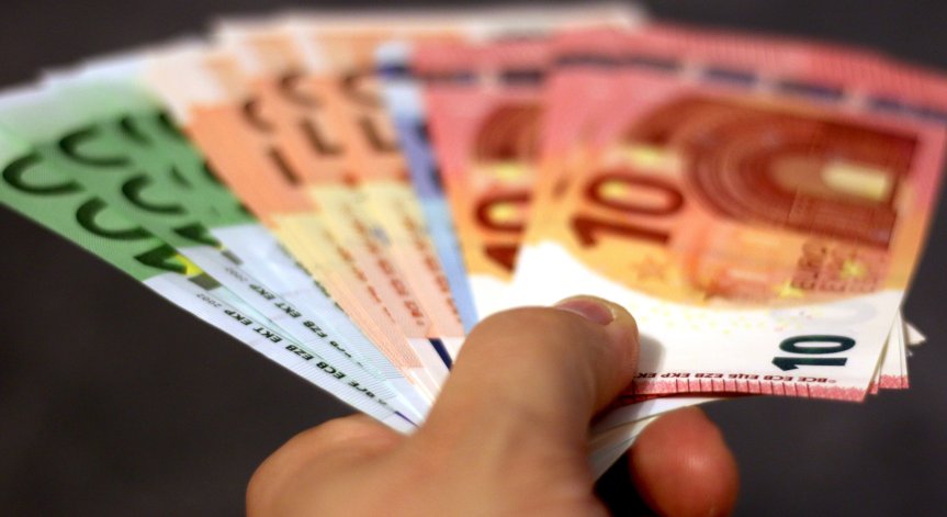 Арестуваха служители на НАП след сигнал за подкуп в Черноморец