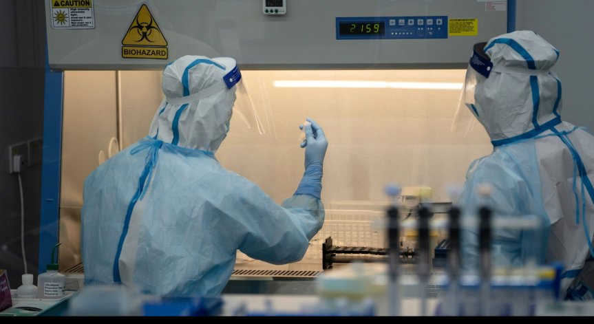 Руски вирусолог: Хората без симптоми разпространяват Ковид-19