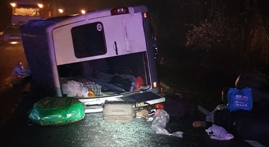 Тежка катастрофа на микробус и джип на Прохода на Републиката, 10 души са в болница