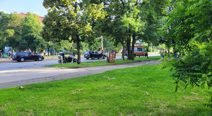 Автомобил помете жена на бул. 