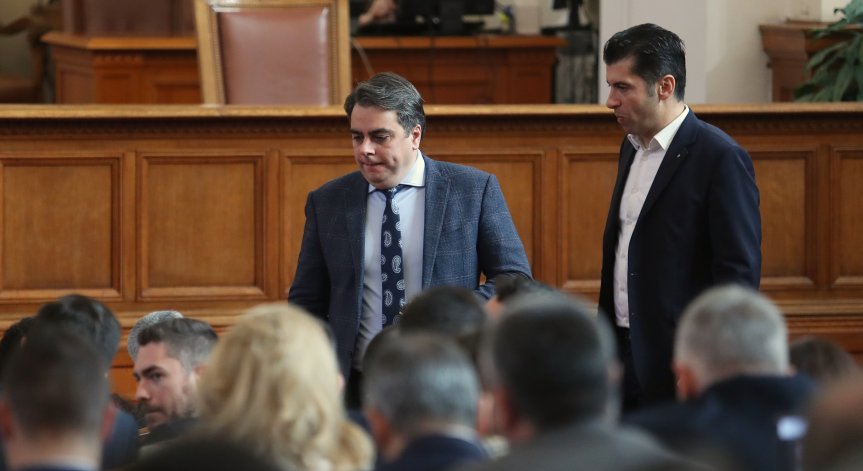 Депутатите се скараха, но приеха два отделни антикорупционни закона