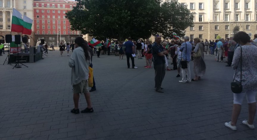 Годишнина от протестите: Хиляди се събраха на мястото, където започна всичко