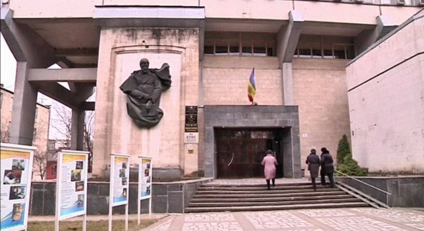 Проевропейските партии с преднина пред проруските на парламентарните избори в Молдова