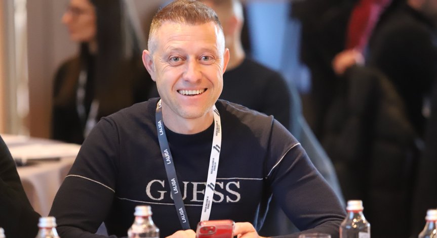 По неволя Владо Манчев ще трябва да води първия отбор на ЦСКА.