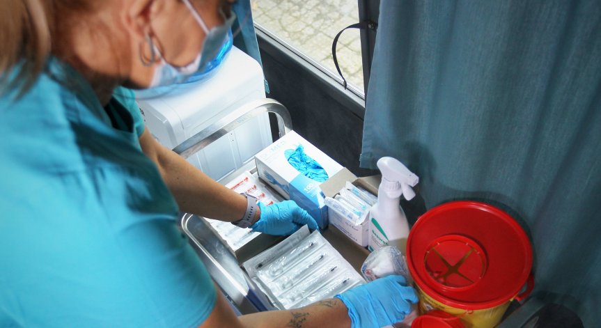 Заразените с коронавирус са повече от излекуваните и ваксинираните