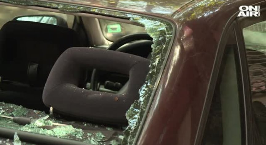 Голям клон потроши кола в София