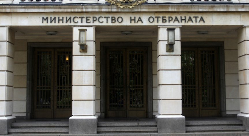 МО: Президентската институция всява страх в обществото и клати правителството