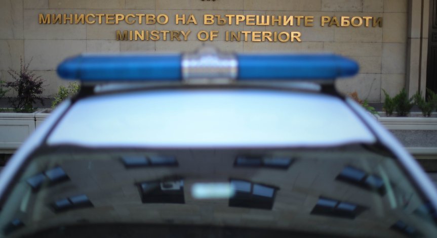 Мъж преби брутално с метален мастар 16-годишно момиче
