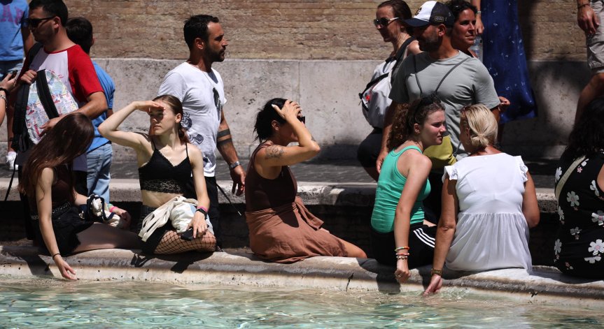 Около и над 50 градуса: Нечовешки температури измъчват Южна Европа и САЩ