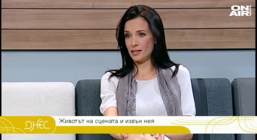 Яна Маринова в ролята на Виктория Глас