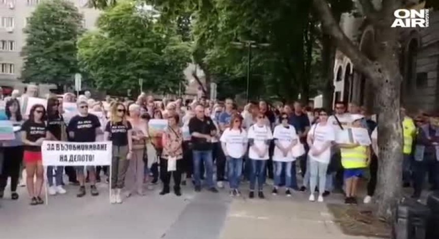 Мирен протест в подкрепа на осъдените полицаи по случая 
