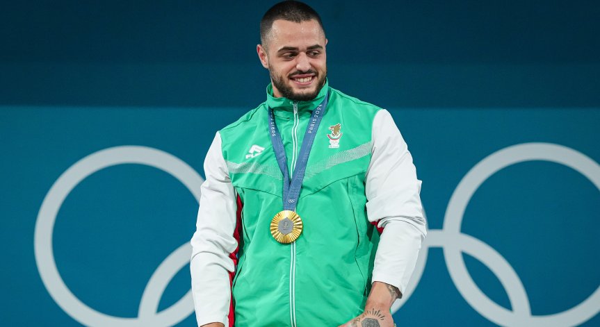 Носиш златен медал на страната ни, оставят те без парична премия.