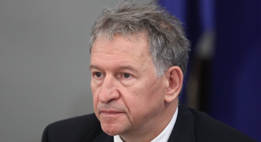 Министър Кацаров: Лошите резултати се дължат на лошото управление на кризата