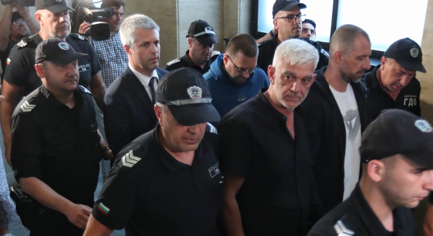 Освен двамата общински съветници с обвинение е и бизнесменът Ивайло Маринов.