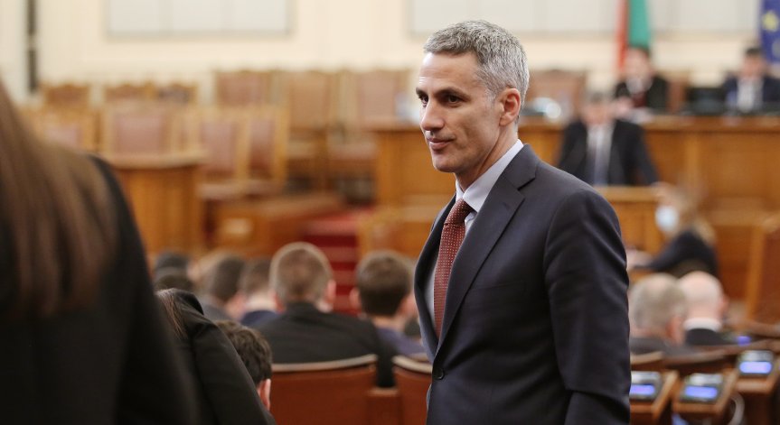 Гюров оттегля кандидатурата си за шеф на БНБ