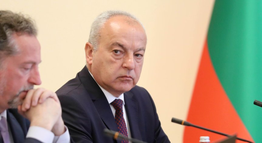 Ивайло Ашков подаде оставка като шеф на АДФИ, Гълъб Донев върна на поста Пламен Тодоров