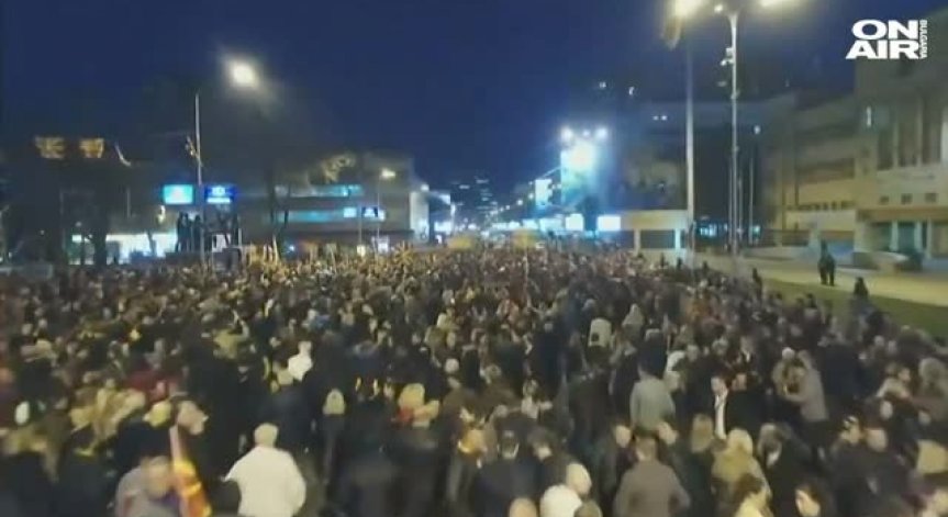 Бунт в Македония заради позиция на еврокомисар