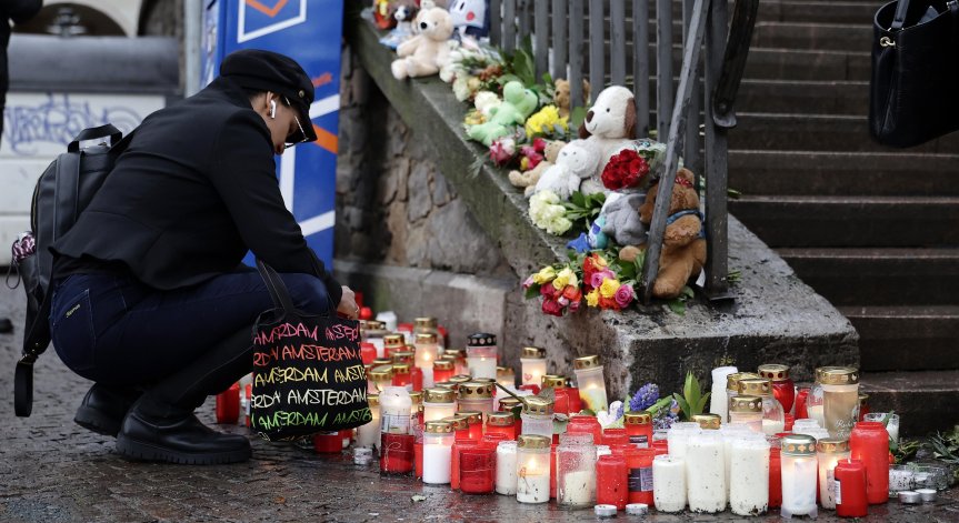 Арестуваният многократно е задържан за насилие и лекуван за психични проблеми.