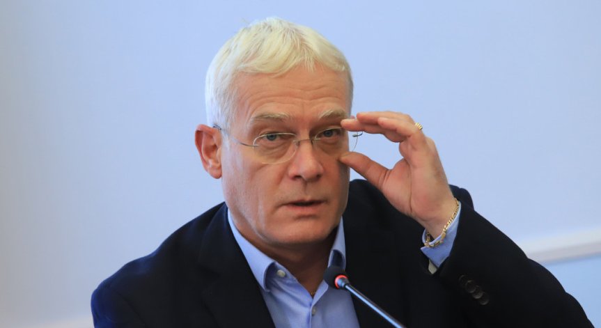 Шефът на НЗОК: Лъжа е, че не са изплатени парите за заетите на първа линия