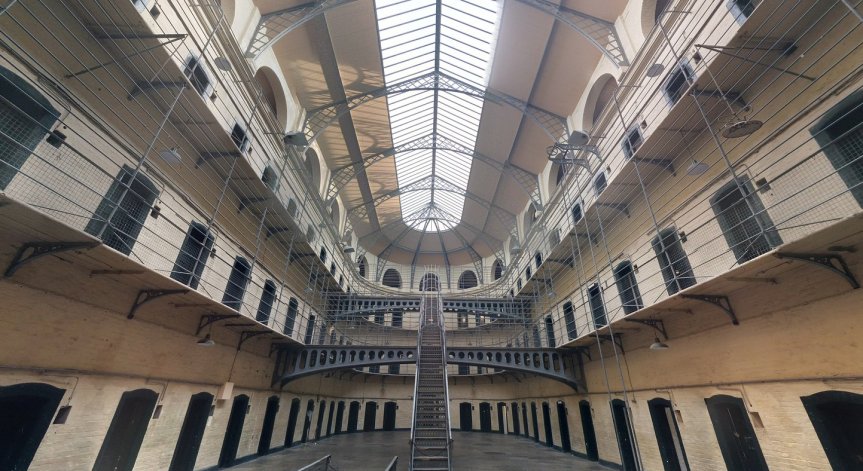 Братовчеди избягаха от затвор в Рим, обещаха да се върнат