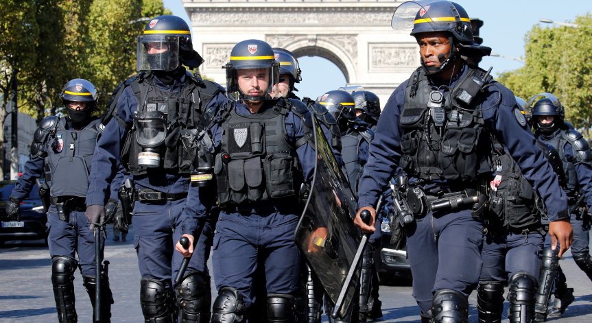 На фона на различни протести: Над 100 души са арестувани в Париж