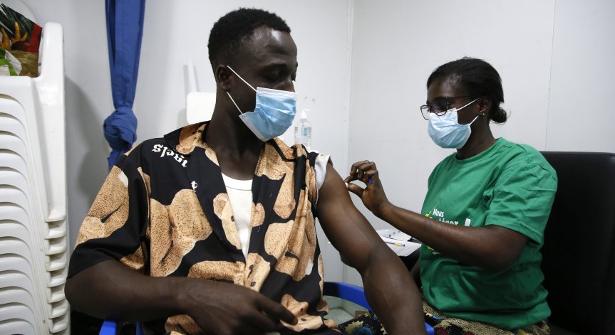 Какво планират в Париж за световната среща за ваксините?