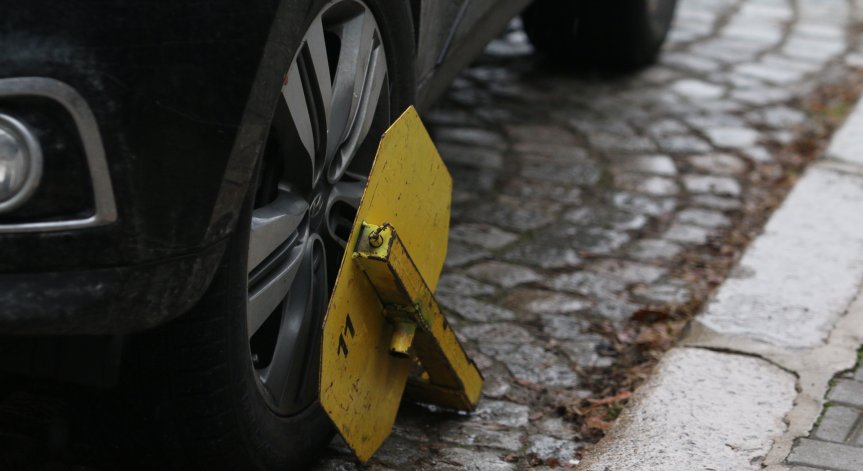 Агресия и арест заради една скоба