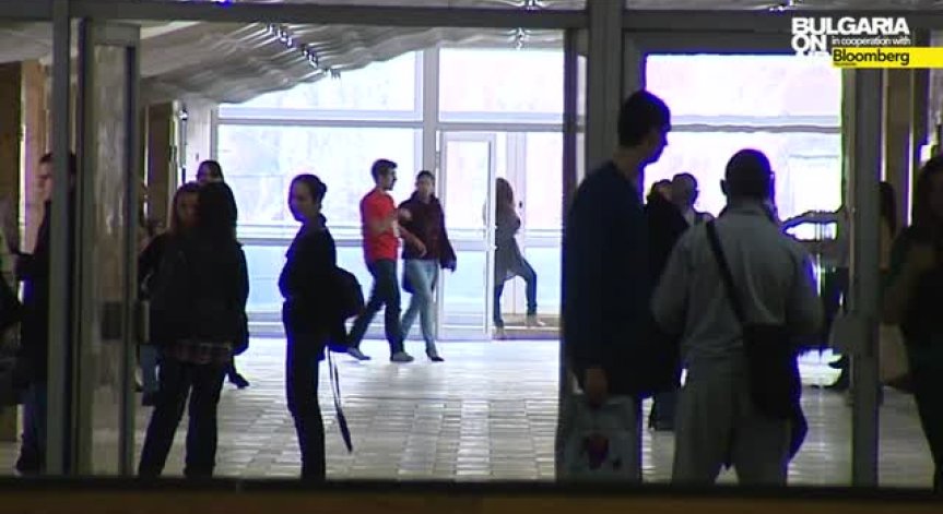 Двама от трима, завършили икономика, работят нещо друго