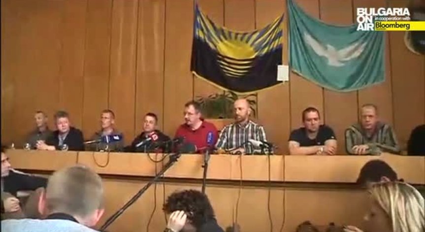 Проруските сепаратисти показаха на медиите задържаните международни наблюдатели 
