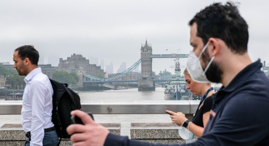 Няма да затягат мерките за Нова година в Англия, призовават за празненства на открито