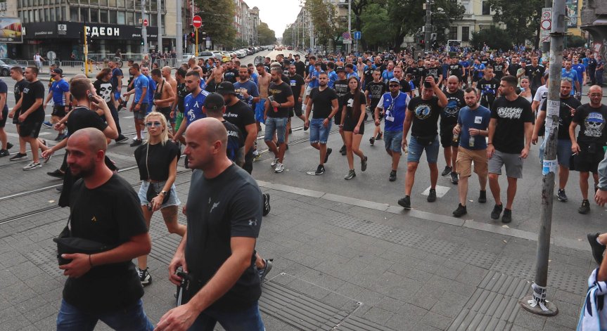 Извън опасност е животът на оцелелия фен на 