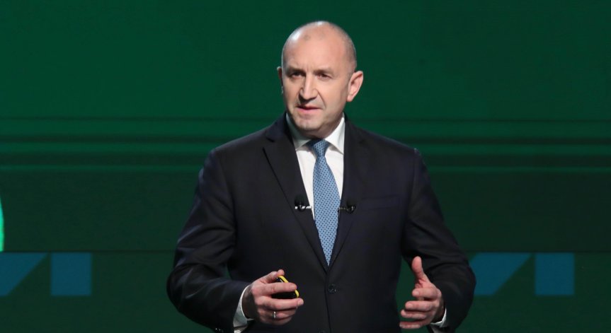 Politico: Победа на Радев може да е проблем за ЕС, короната на Орбан е свободна