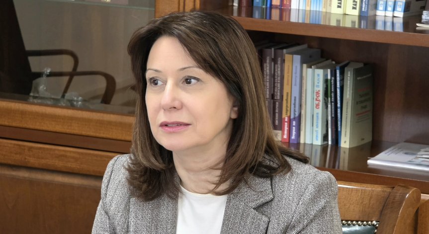 Делчева се обяви против 10% орязване на бюджета за психиатричните болници