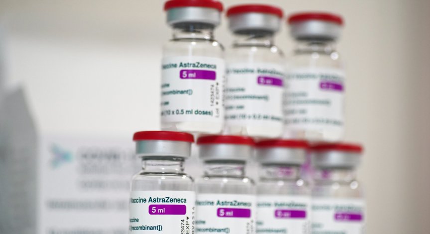 Германия спира ваксинацията с AstraZeneca при хора под 60 години