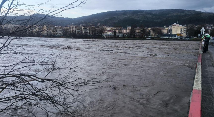 Огромни щети и села без вода след проливните дъждове в Крумовградско