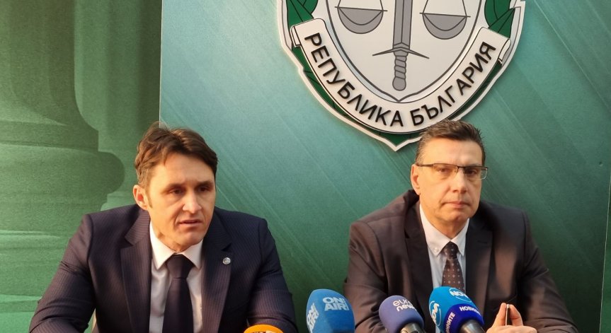 Решението за неговата смяна все още не е потвърдено официално.