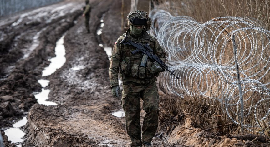 Украински граничари обесиха чучело в руска униформа на границата с Беларус