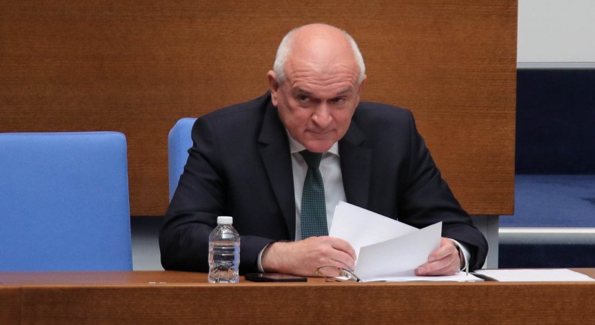 Главчев смени още трима зам.-министри