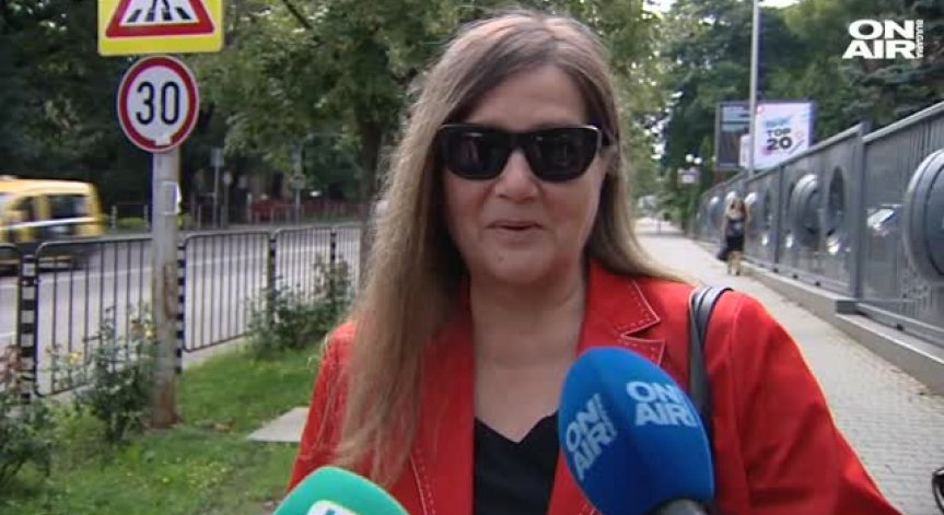 Лили Маринкова бе върната на работа в БНР, а часове по-късно пенсионирана