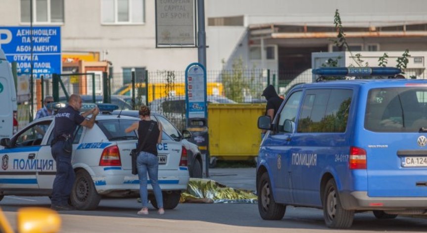 Млад мъж почина внезапно на автобусна спирка в София