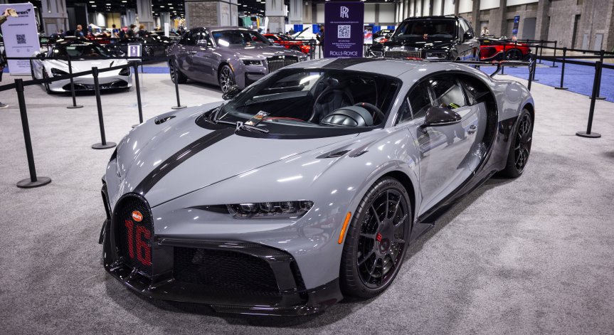 Хиперавтомобилът Bugatti Chiron Super Sport отива на търг за $5 млн.