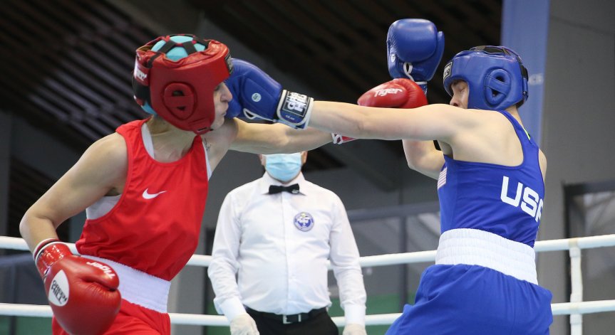 Министър Кралев отново подкрепи българските боксьори на 