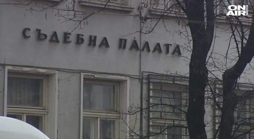 Директорът на гимназия в Ихтиман се сдоби с обвинение за подкуп
