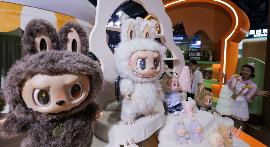 Labubu манията продължава: Производителят на хитовите кукли гони мащаба на Disney